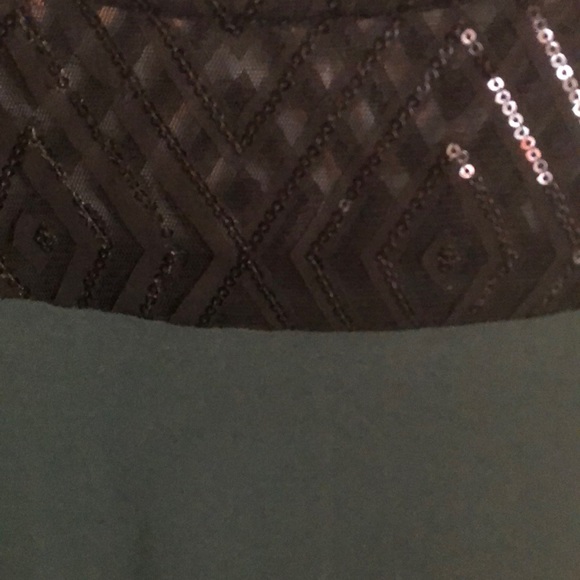 Festive green sequinned holiday dress - Picture 3 of 3